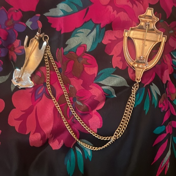 Vintage Rare Signed Coro  Door Knocker With Chatelaine & Hand Brooch - Picture 3 of 3